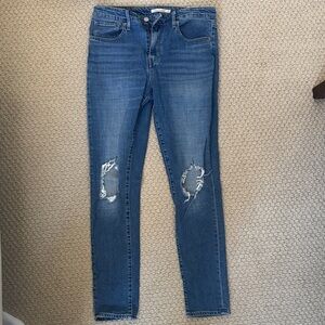 Stylish Blue Distressed Levi Women Jeans
